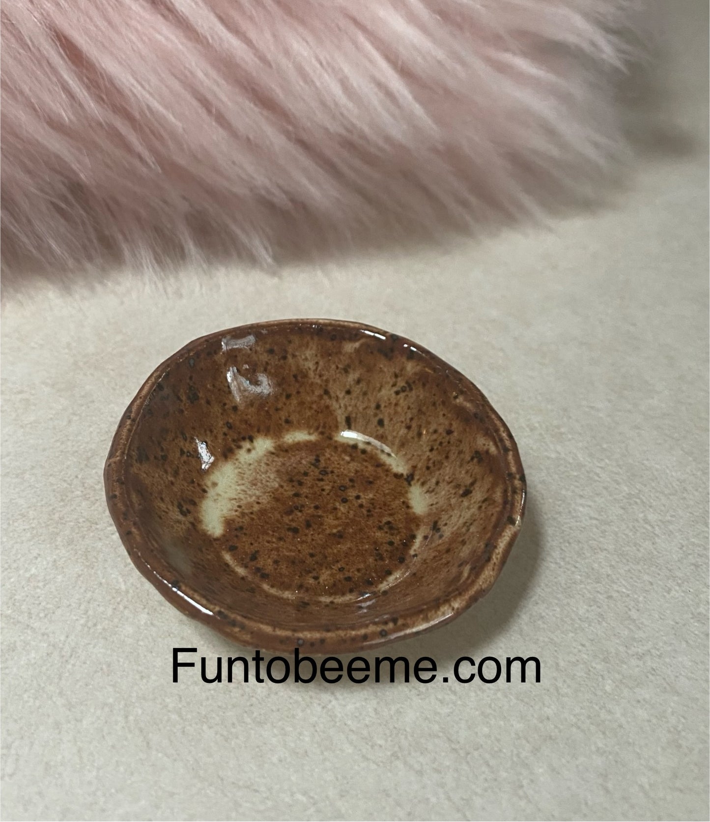 Pair of trinket dishes